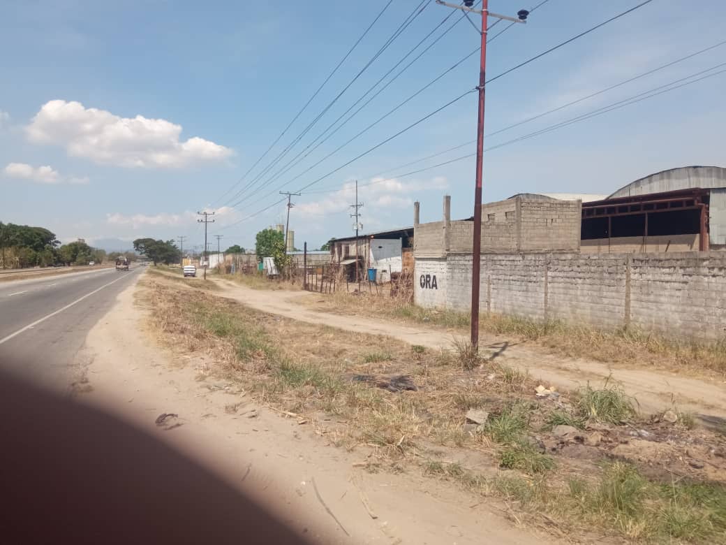 Terreno en frente del safari Country Club