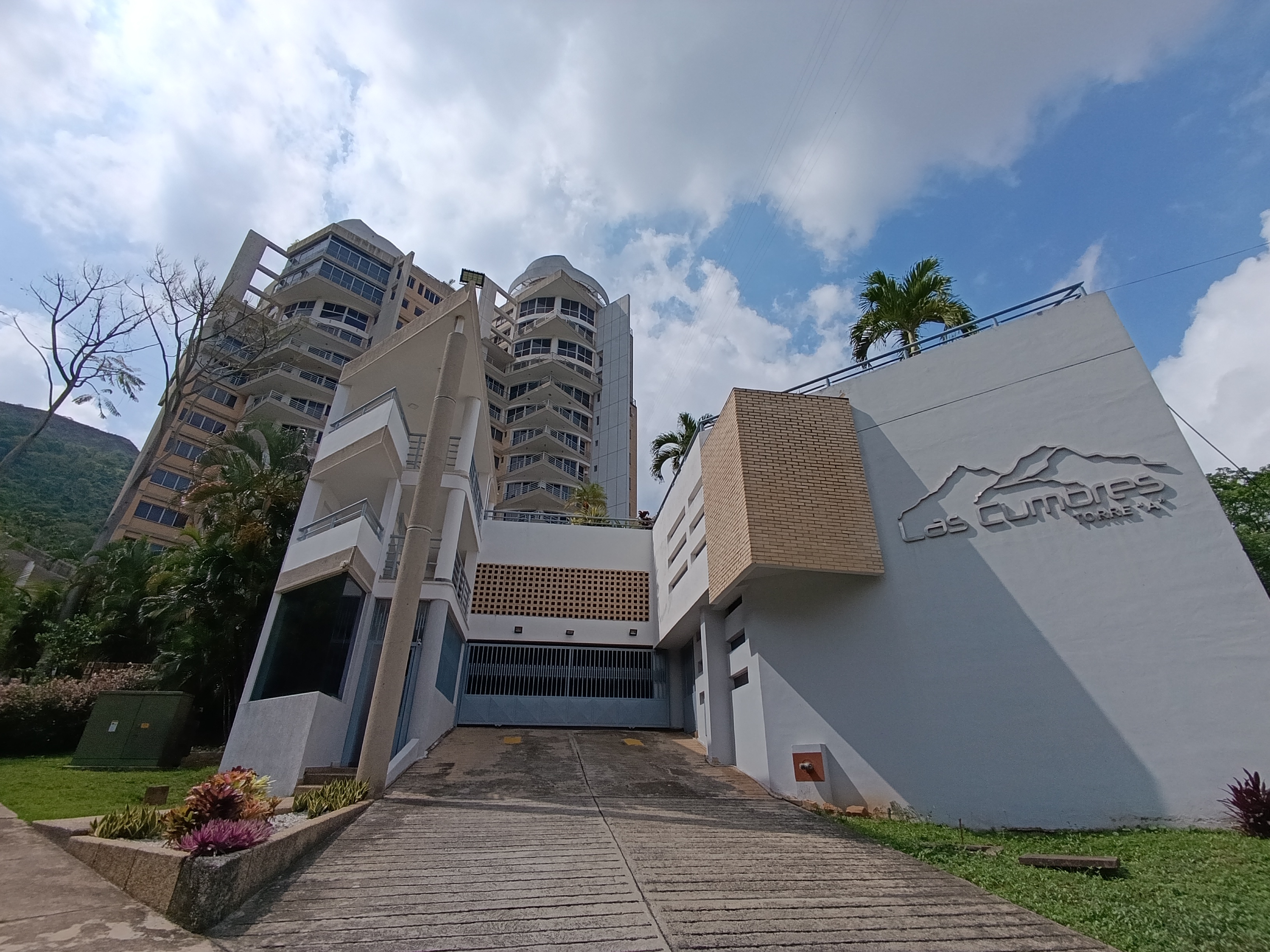 Apartamento Duplex Res Las Cumbres en venta