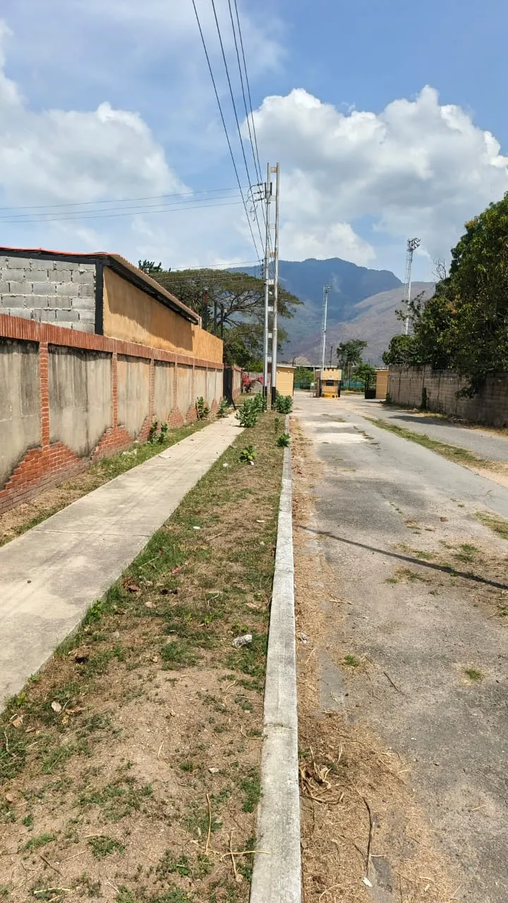 Parcela de Terreno en Venta en  Urbanización Jardines del Manantia San Diego
