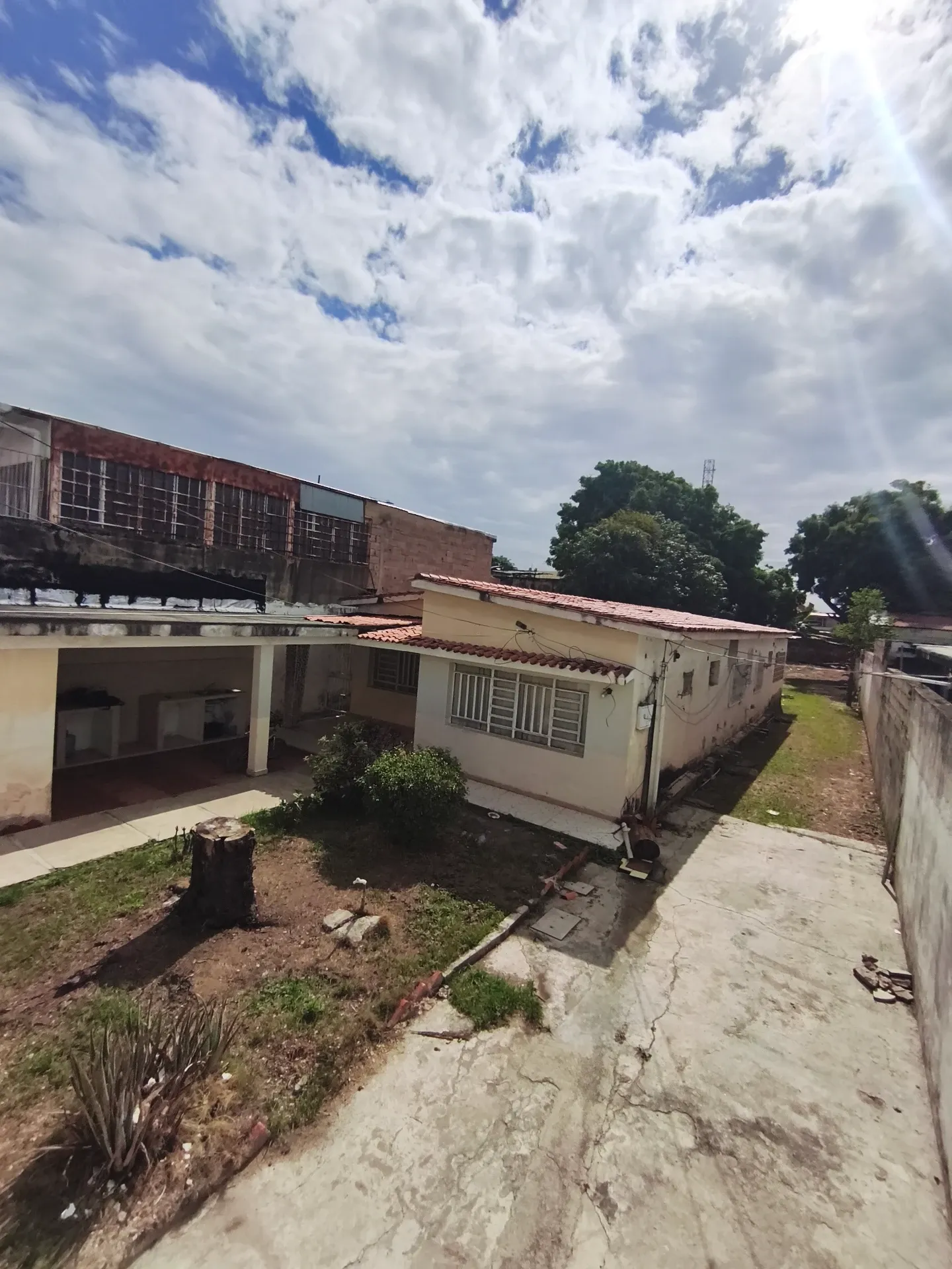 Casa Comercial con terreno amplio, ubicación ideal para proyectos comerciales