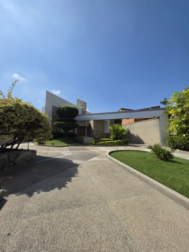 EN VENTA CASA CON PISCINA CASA - URB. GUATAPARO