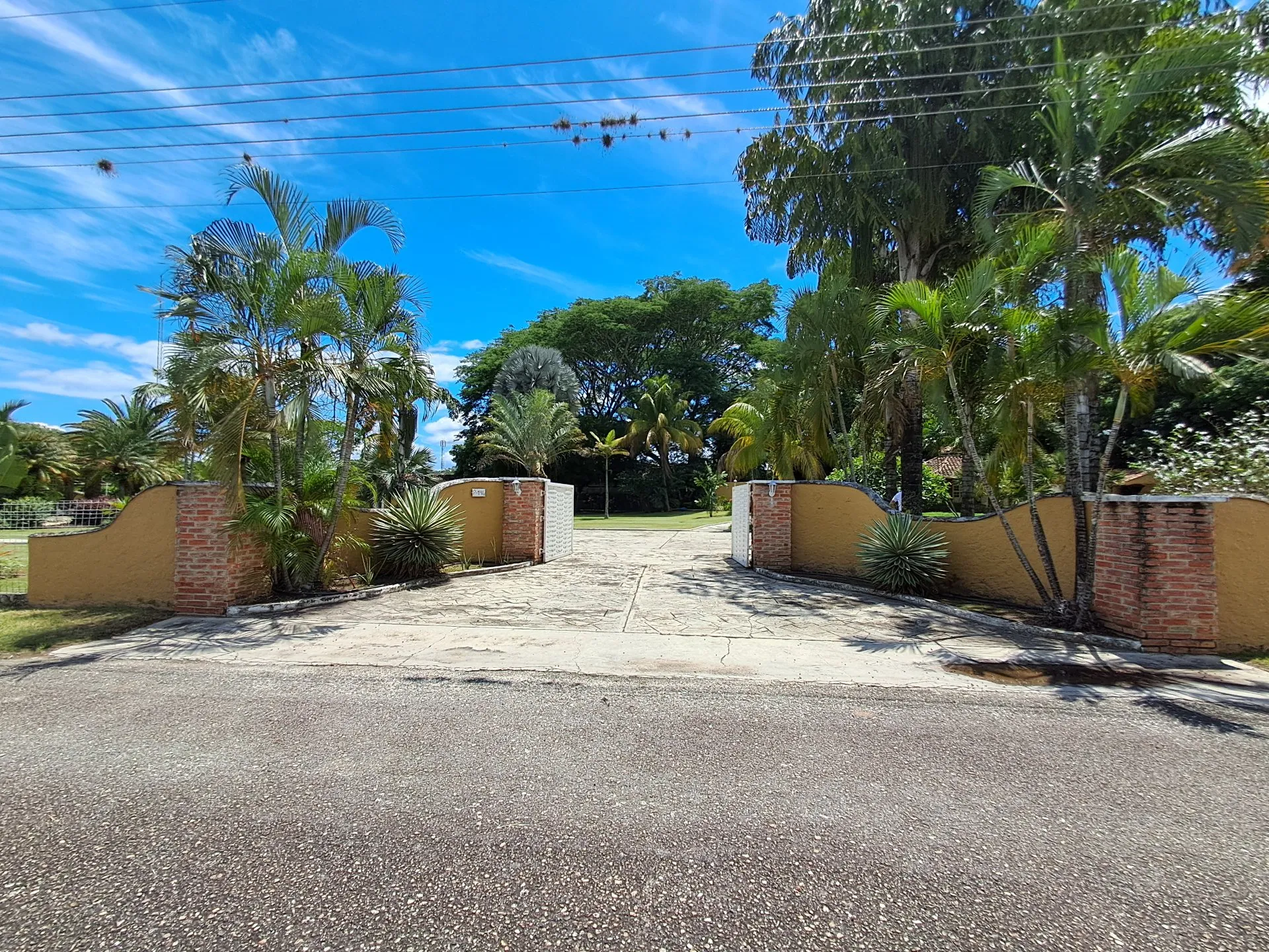 EN VENTA CASA DE CAMPO CON PISCINA - SAFARI CARABOBO