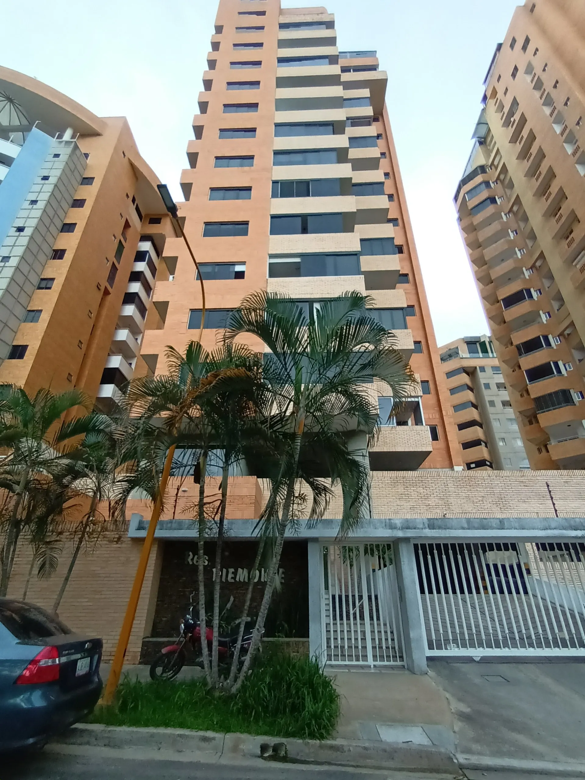EN VENTA PENTHOUSE AMOBLADO - URB. LA TRIGALEÑA, VALENCIA