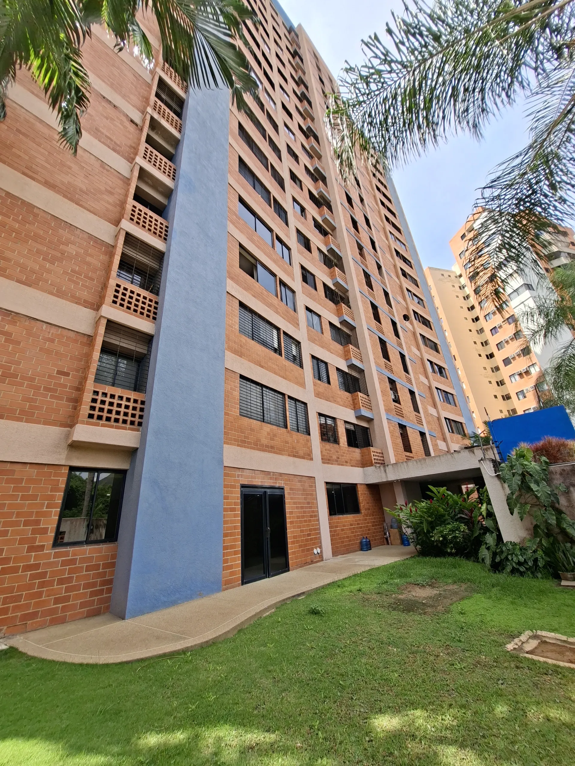 AMPLIO APARTAMENTO EN VENTA EN LOS MANGOS VALENCIA