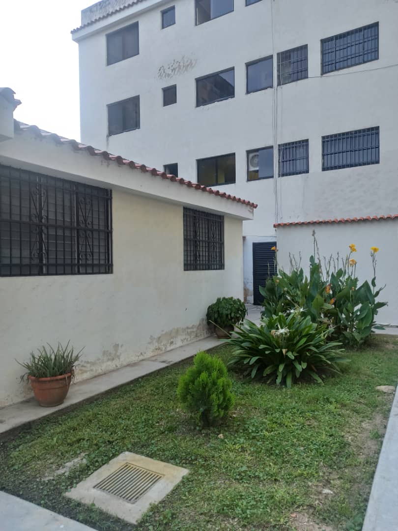 Apartamento en Venta. Resd. Gravina 1, Los Colorados.