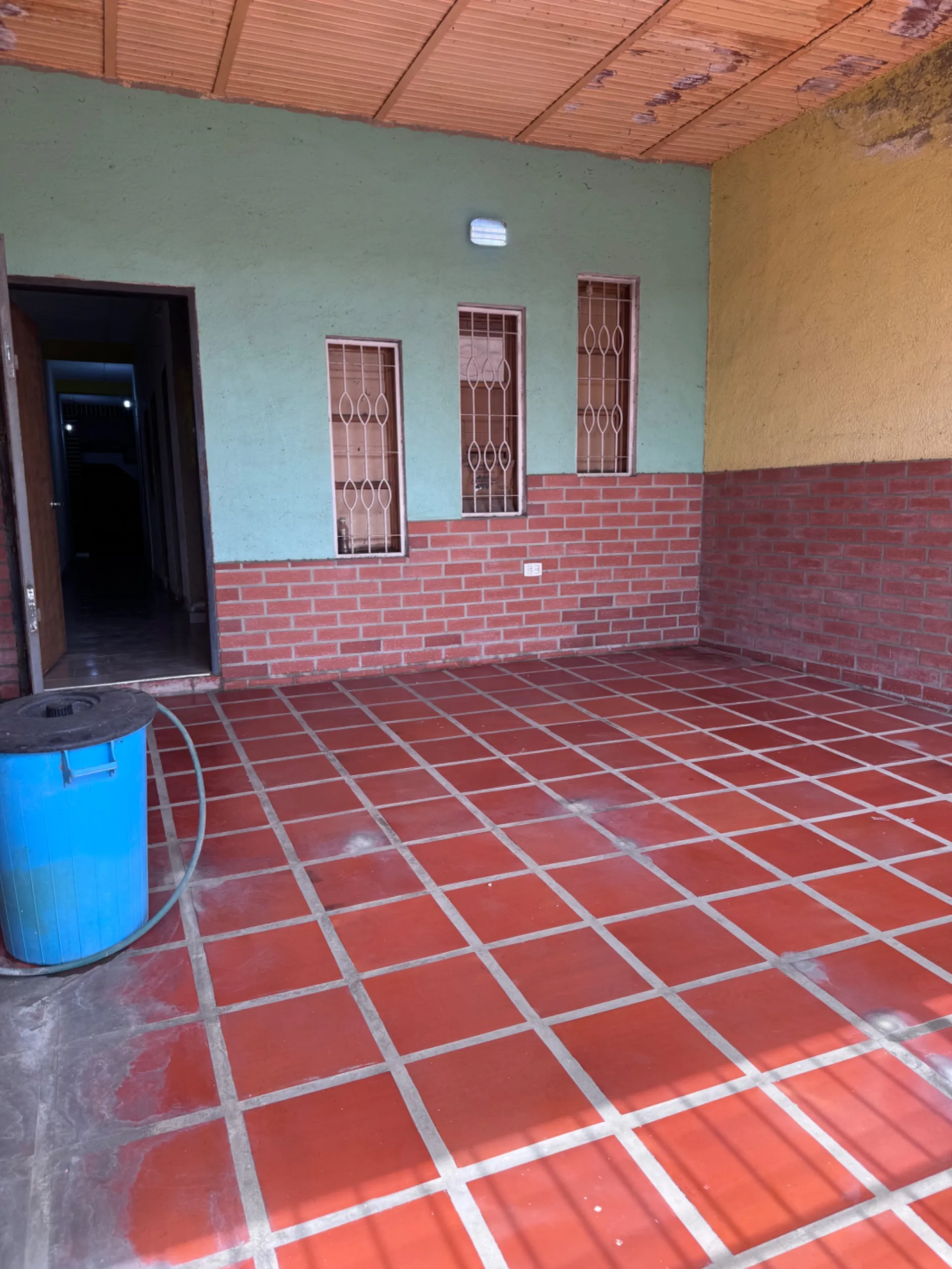 CASA CERCA AV. LAS FERIAS
